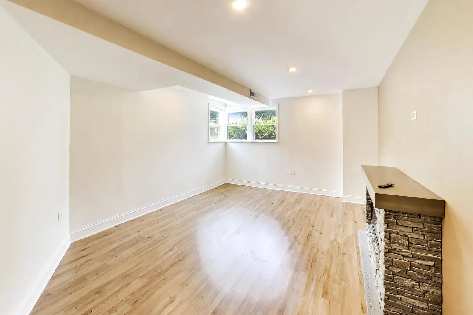 679 Spring Rd, ,  60126, USA 60126-Elmhurst-IL