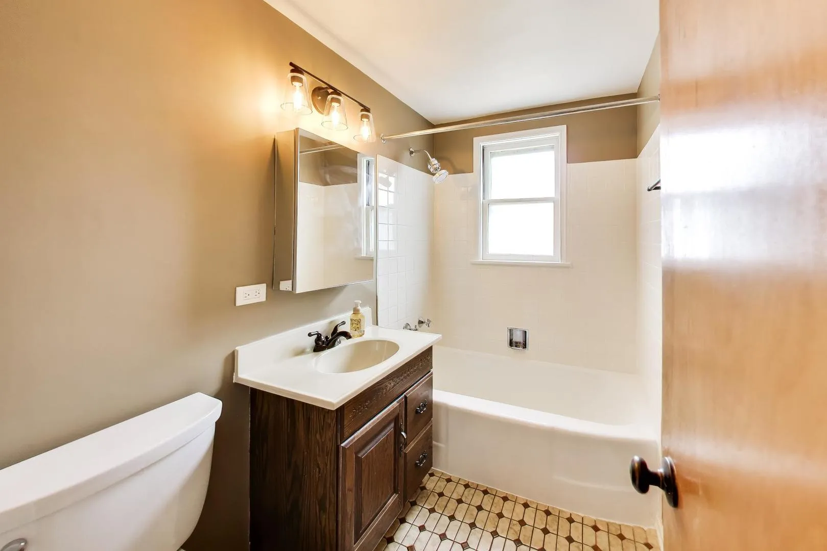 679 Spring Rd, ,  60126, USA 60126-Elmhurst-IL