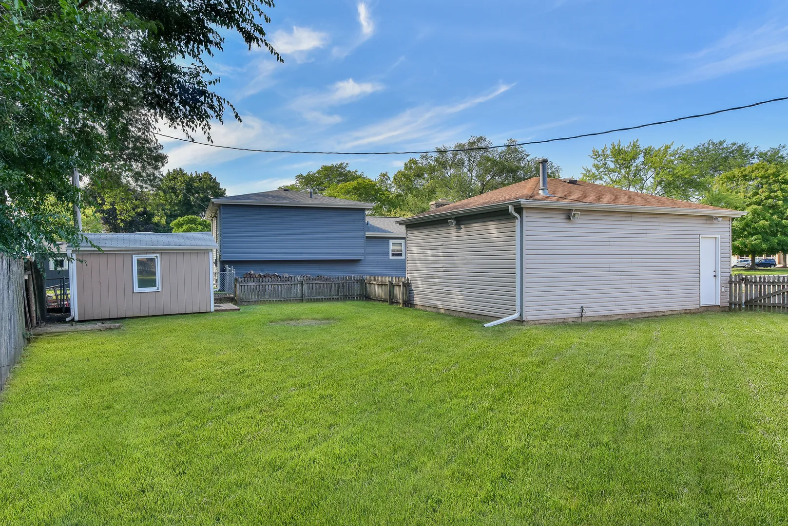 5S480 Campbell Dr, ,  60563, USA 60563-Naperville-IL