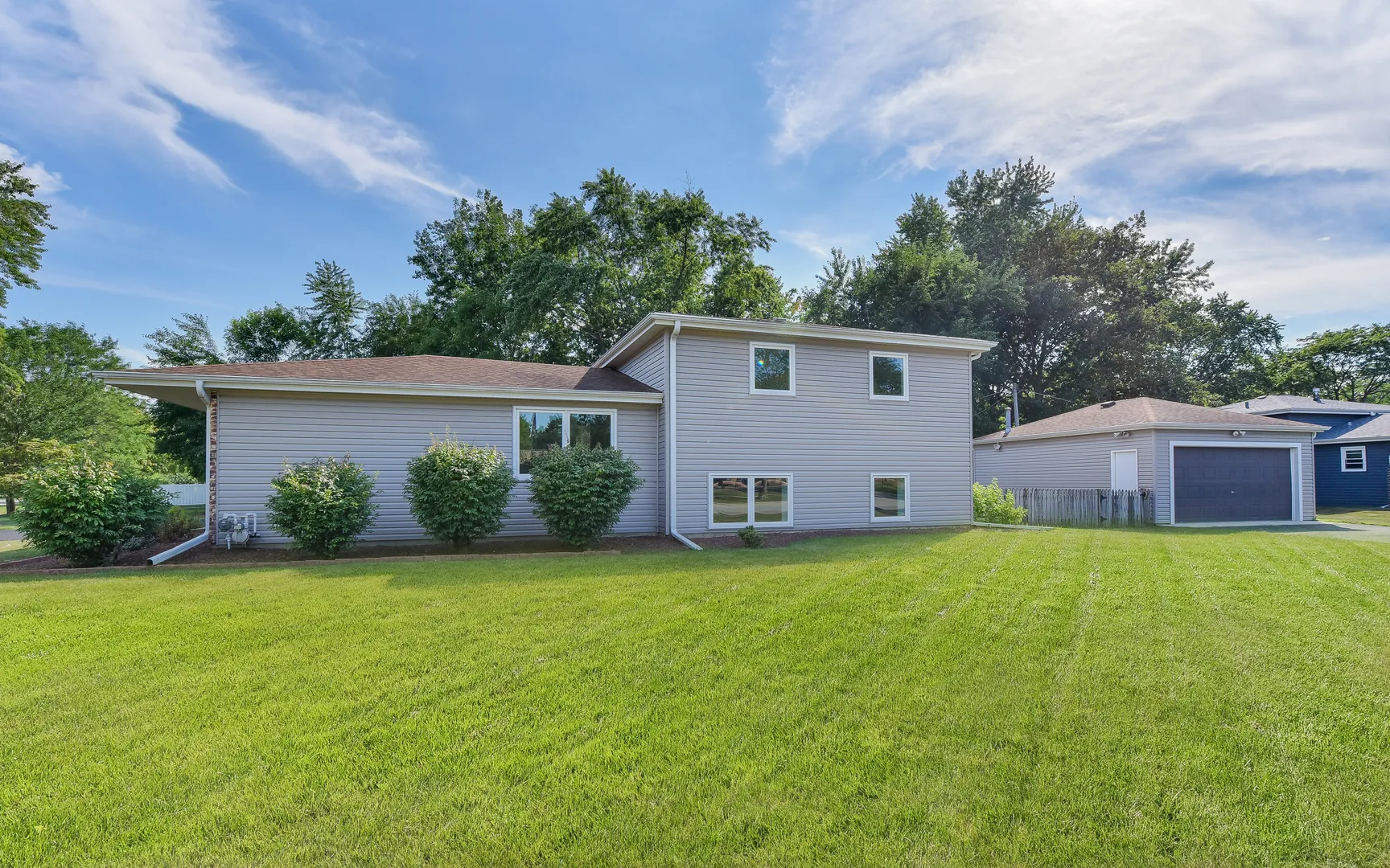 5S480 Campbell Dr, ,  60563, USA 60563-Naperville-IL