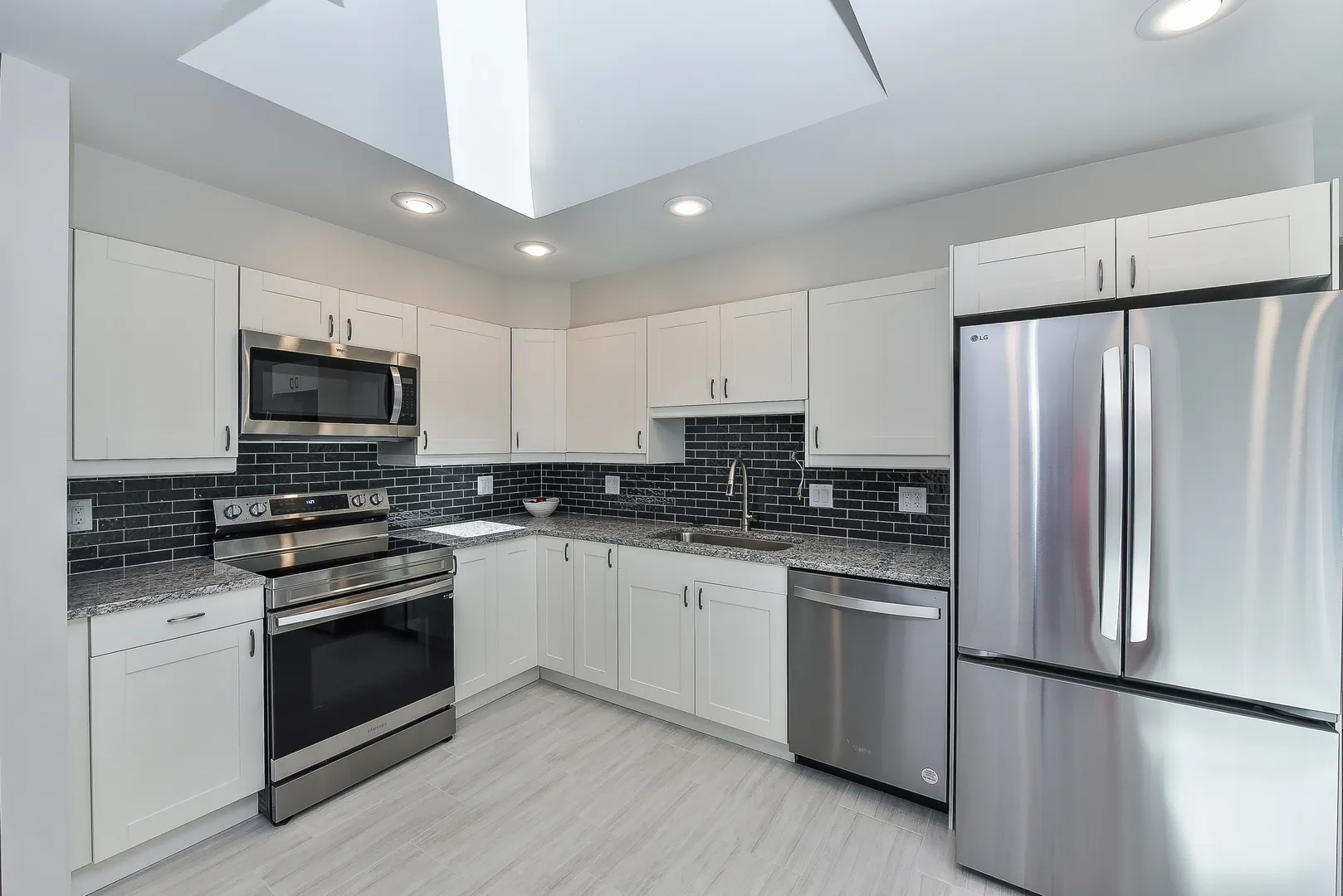 5S480 Campbell Dr, ,  60563, USA 60563-Naperville-IL