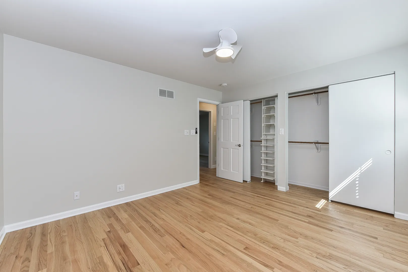 5S480 Campbell Dr, ,  60563, USA 60563-Naperville-IL