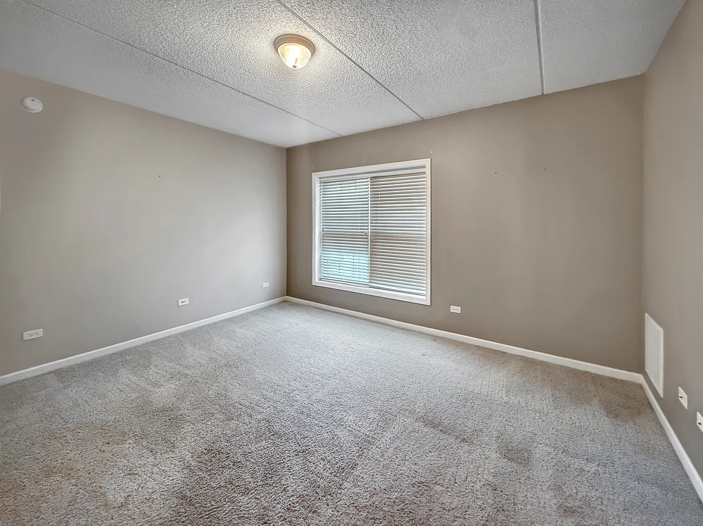 701 W Rand Rd, ,  60004, USA 60004-Arlington Heights-IL