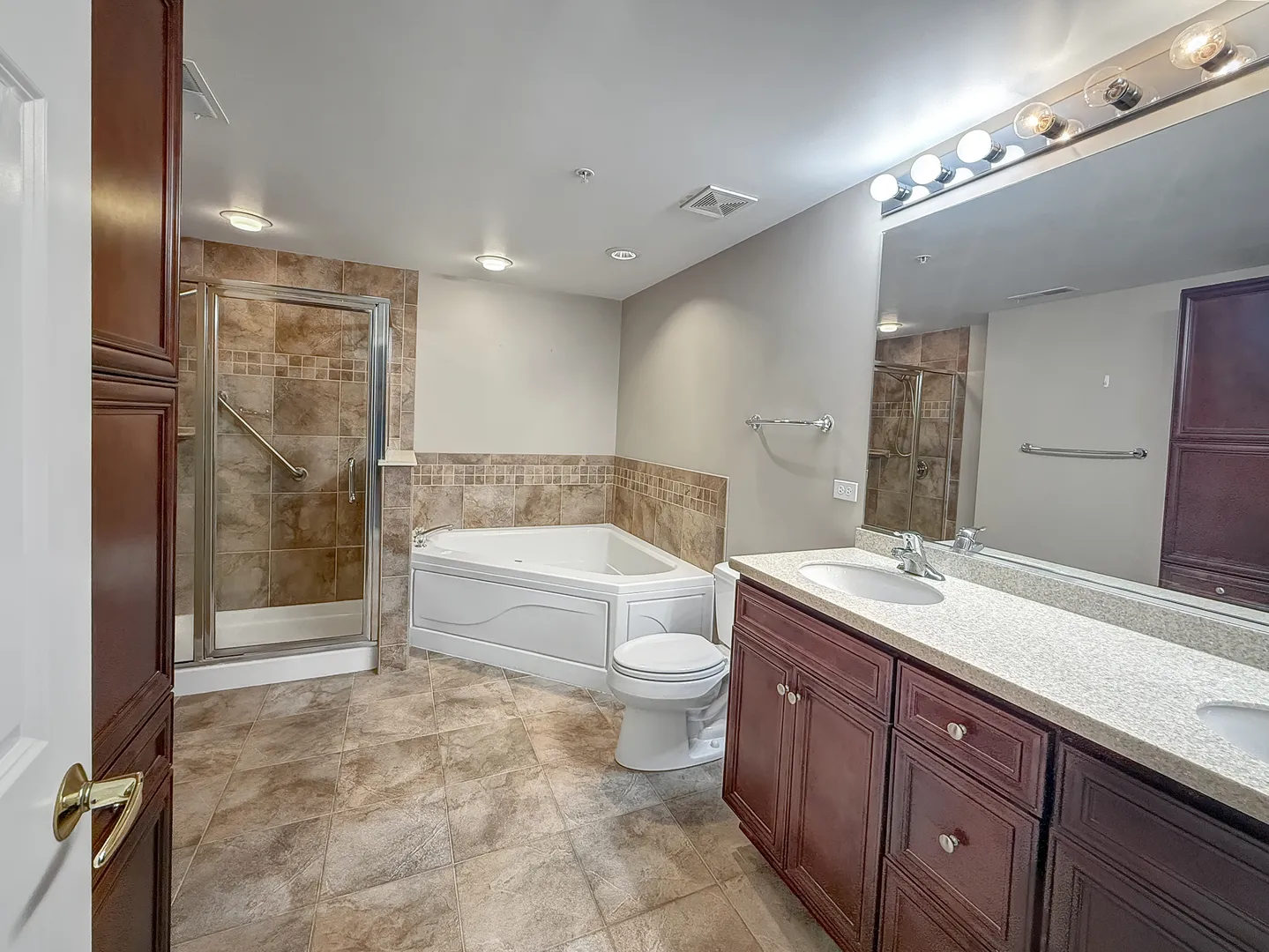 701 W Rand Rd, ,  60004, USA 60004-Arlington Heights-IL