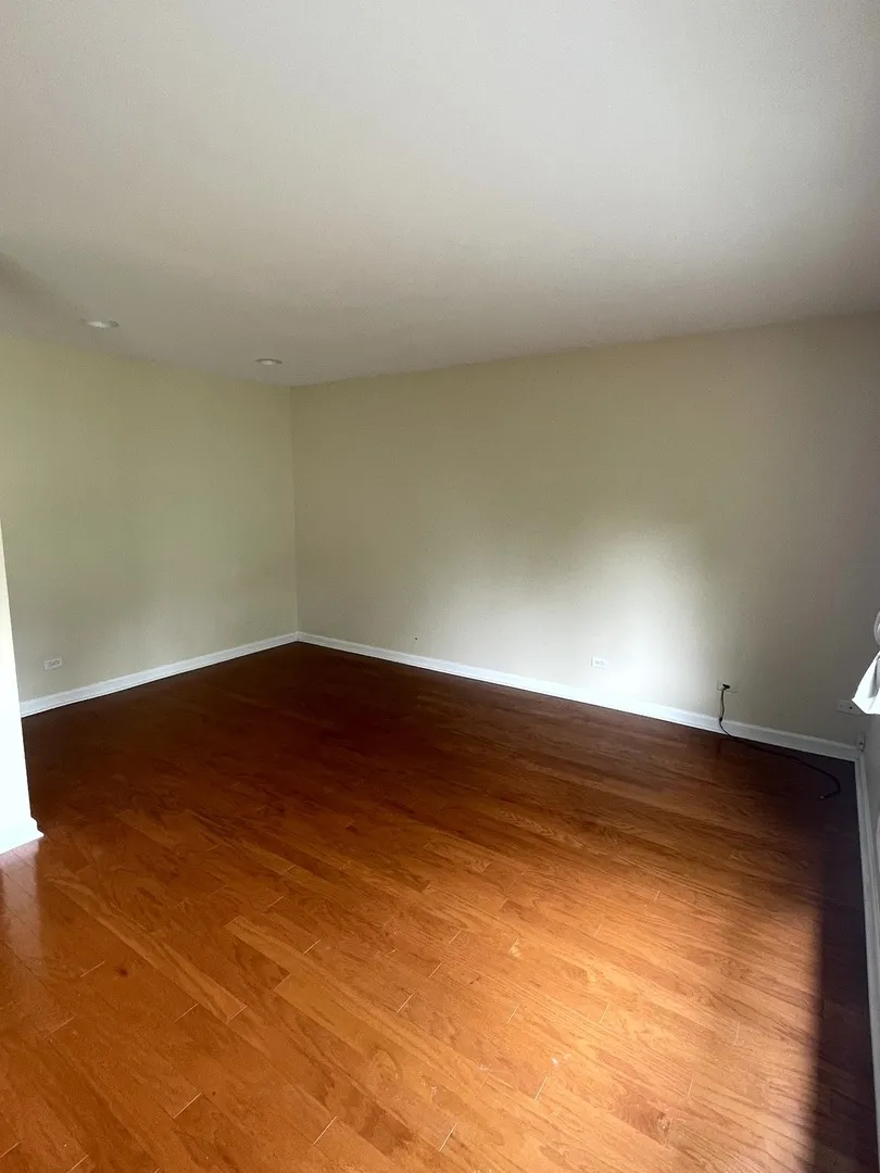 2S525 Lloyd Ave, ,  60148, USA 60148-Lombard-IL