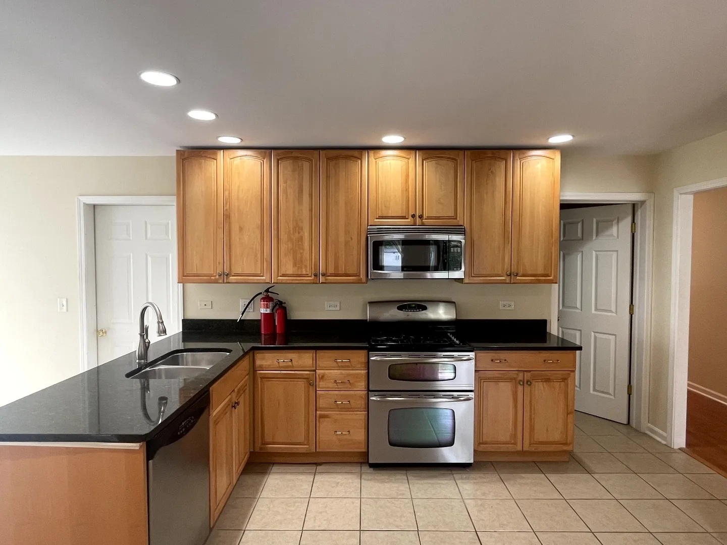 2S525 Lloyd Ave, ,  60148, USA 60148-Lombard-IL