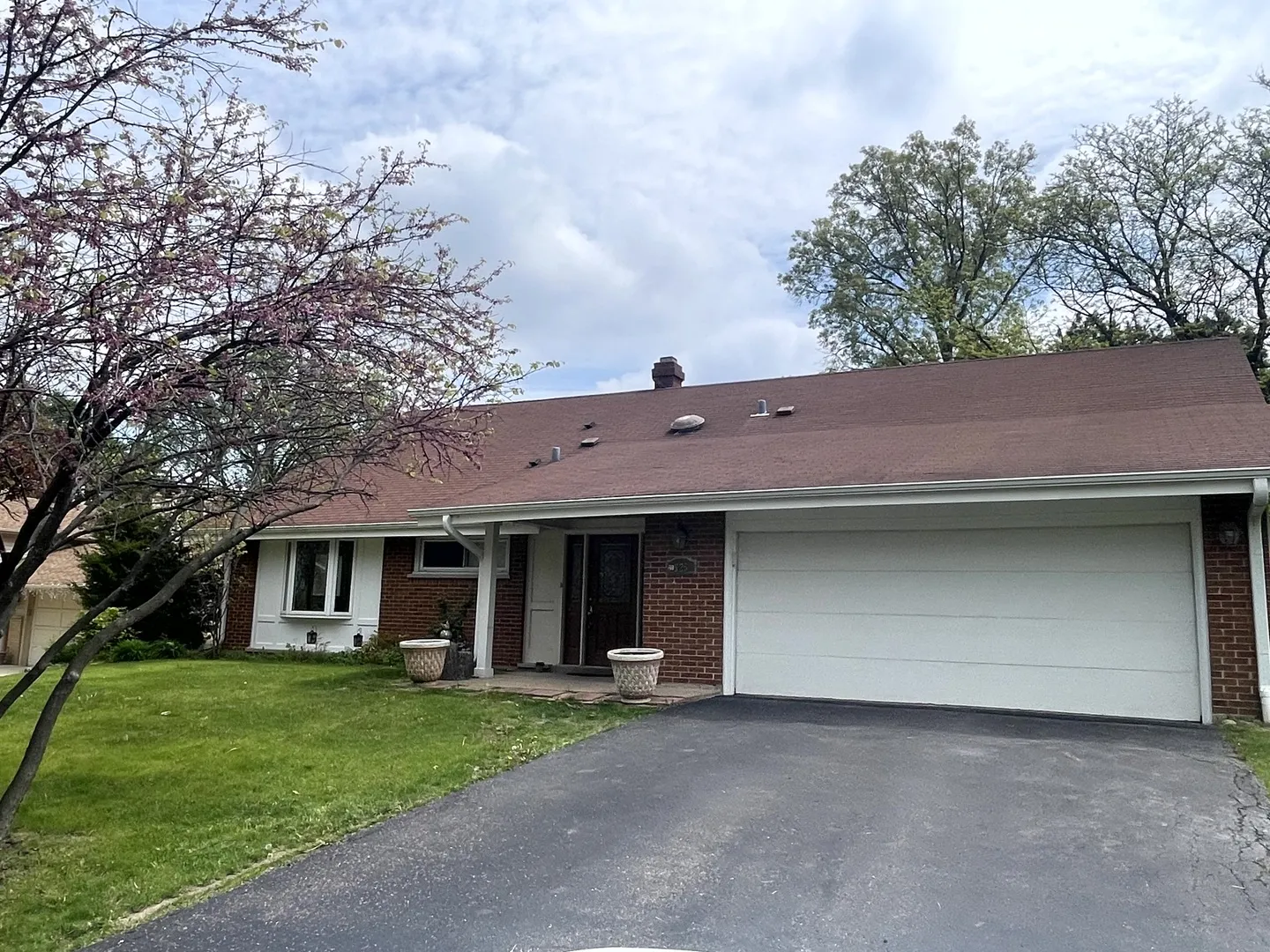 2S525 Lloyd Ave, ,  60148, USA 60148-Lombard-IL