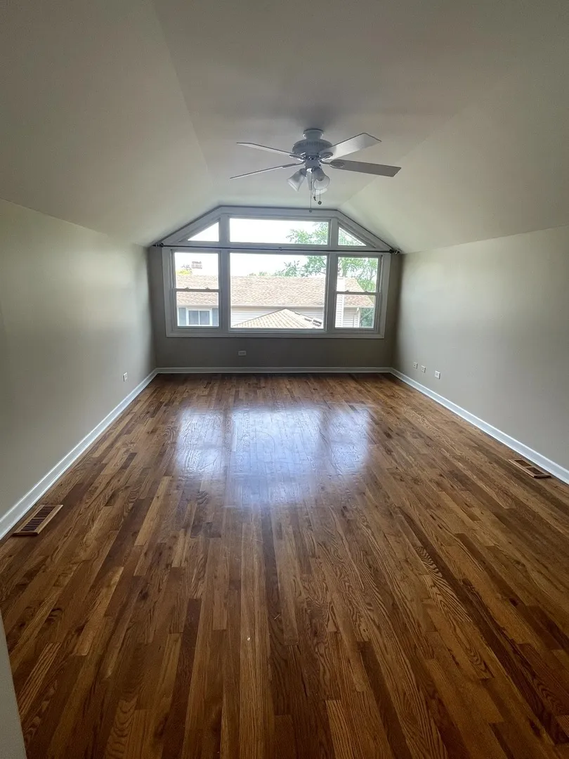 2S525 Lloyd Ave, ,  60148, USA 60148-Lombard-IL
