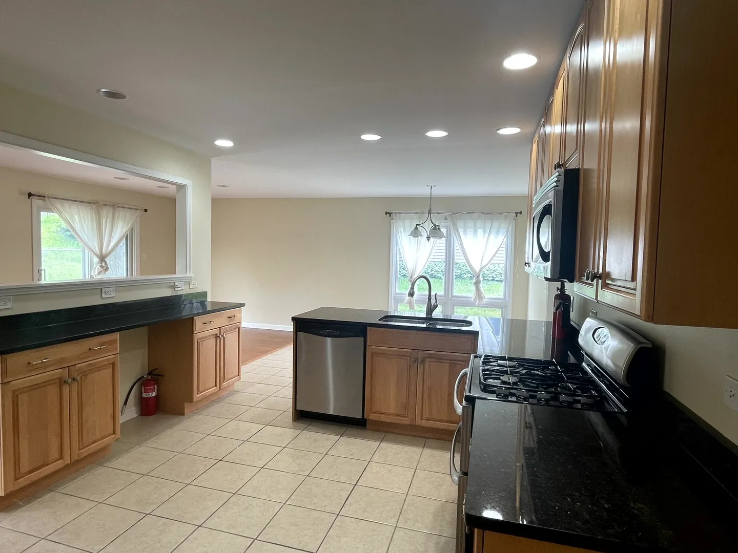 2S525 Lloyd Ave, ,  60148, USA 60148-Lombard-IL