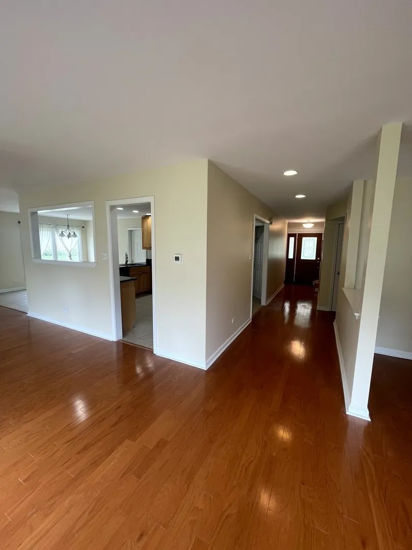2S525 Lloyd Ave, ,  60148, USA 60148-Lombard-IL