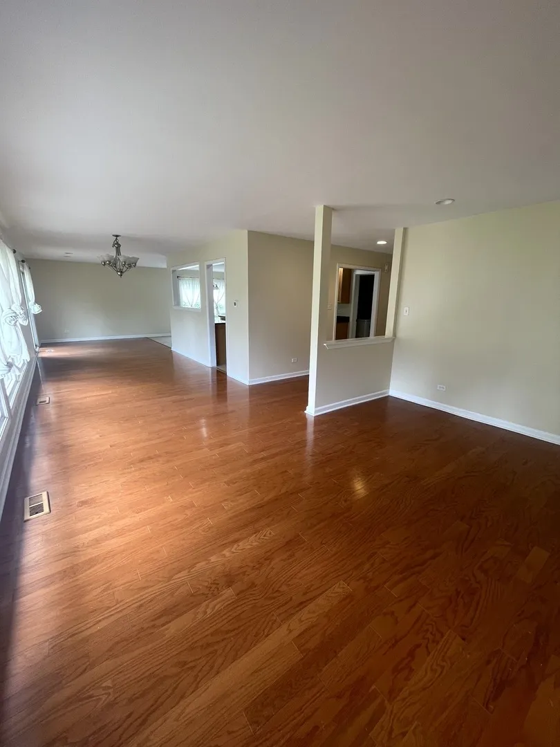 2S525 Lloyd Ave, ,  60148, USA 60148-Lombard-IL