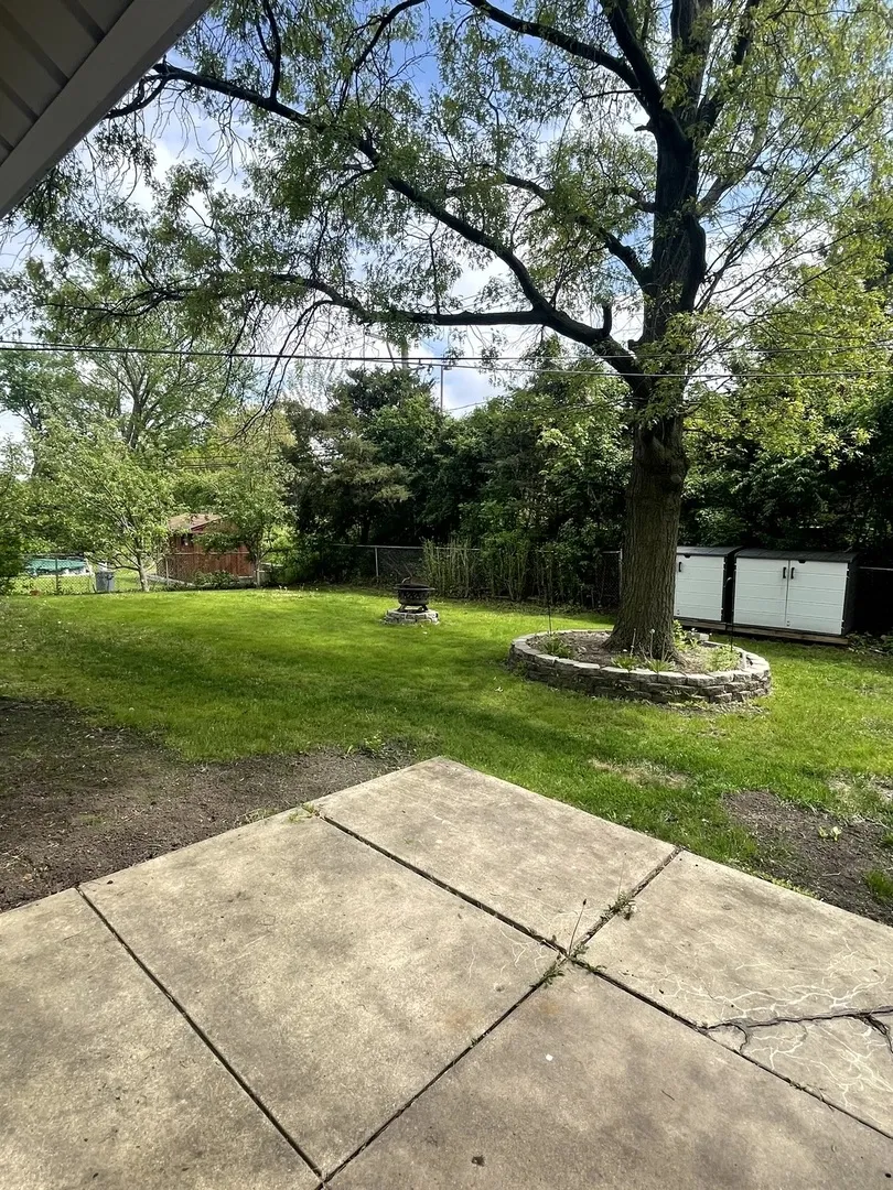 2S525 Lloyd Ave, ,  60148, USA 60148-Lombard-IL