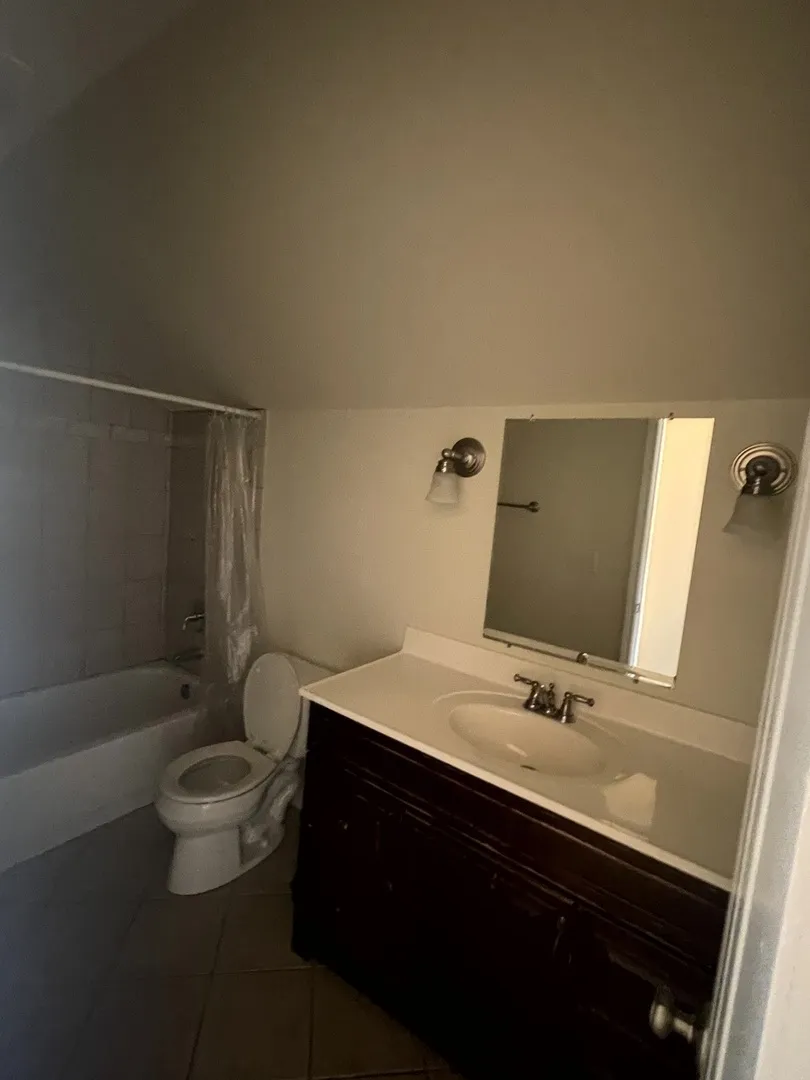 2S525 Lloyd Ave, ,  60148, USA 60148-Lombard-IL