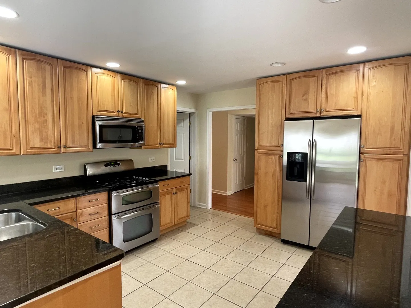 2S525 Lloyd Ave, ,  60148, USA 60148-Lombard-IL