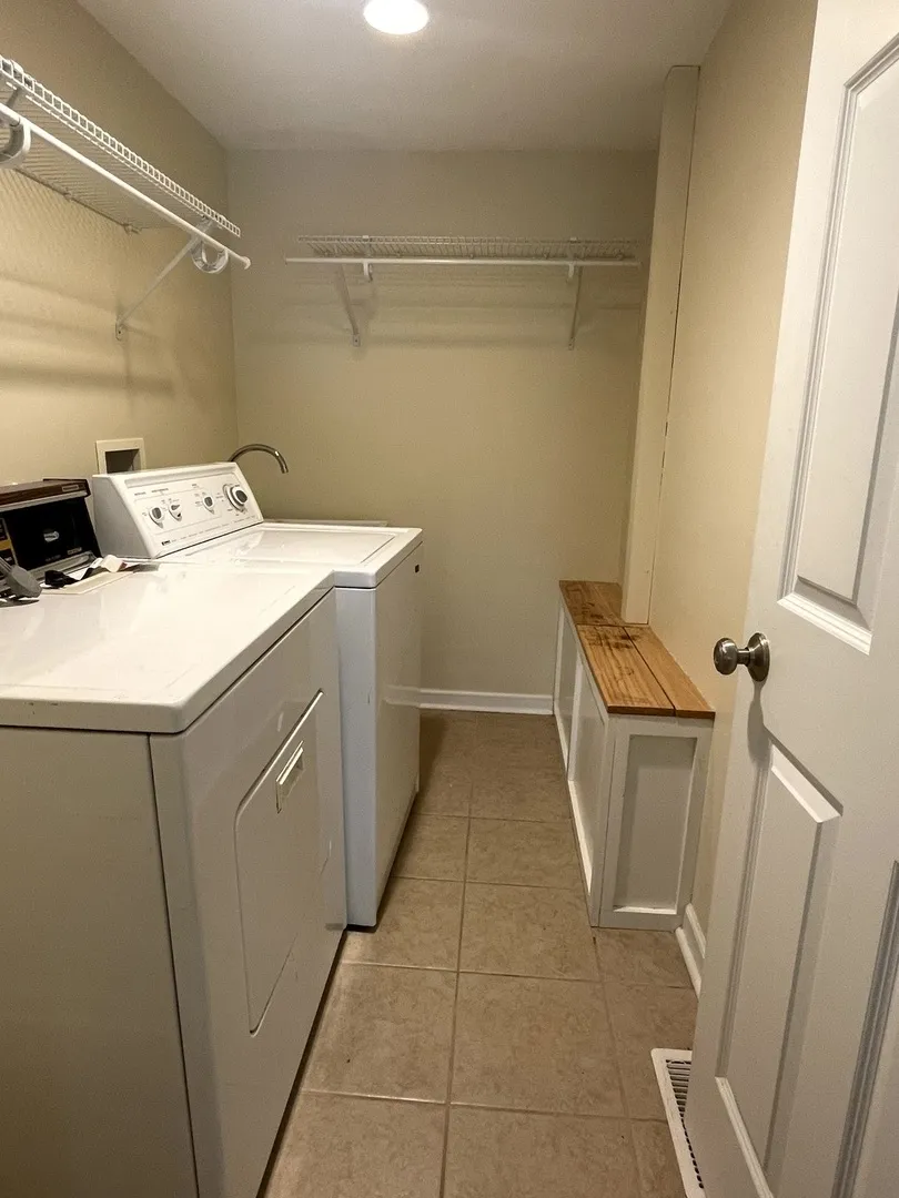 2S525 Lloyd Ave, ,  60148, USA 60148-Lombard-IL