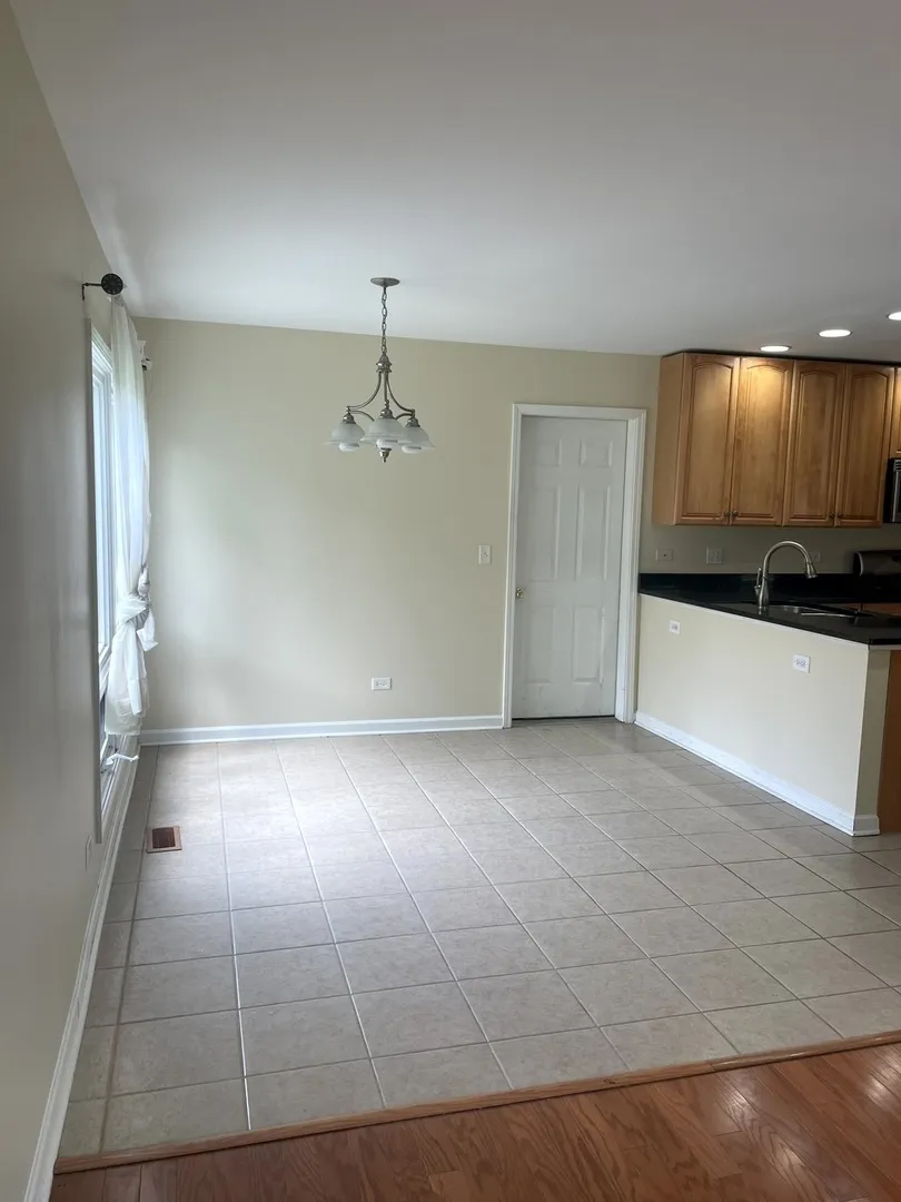 2S525 Lloyd Ave, ,  60148, USA 60148-Lombard-IL