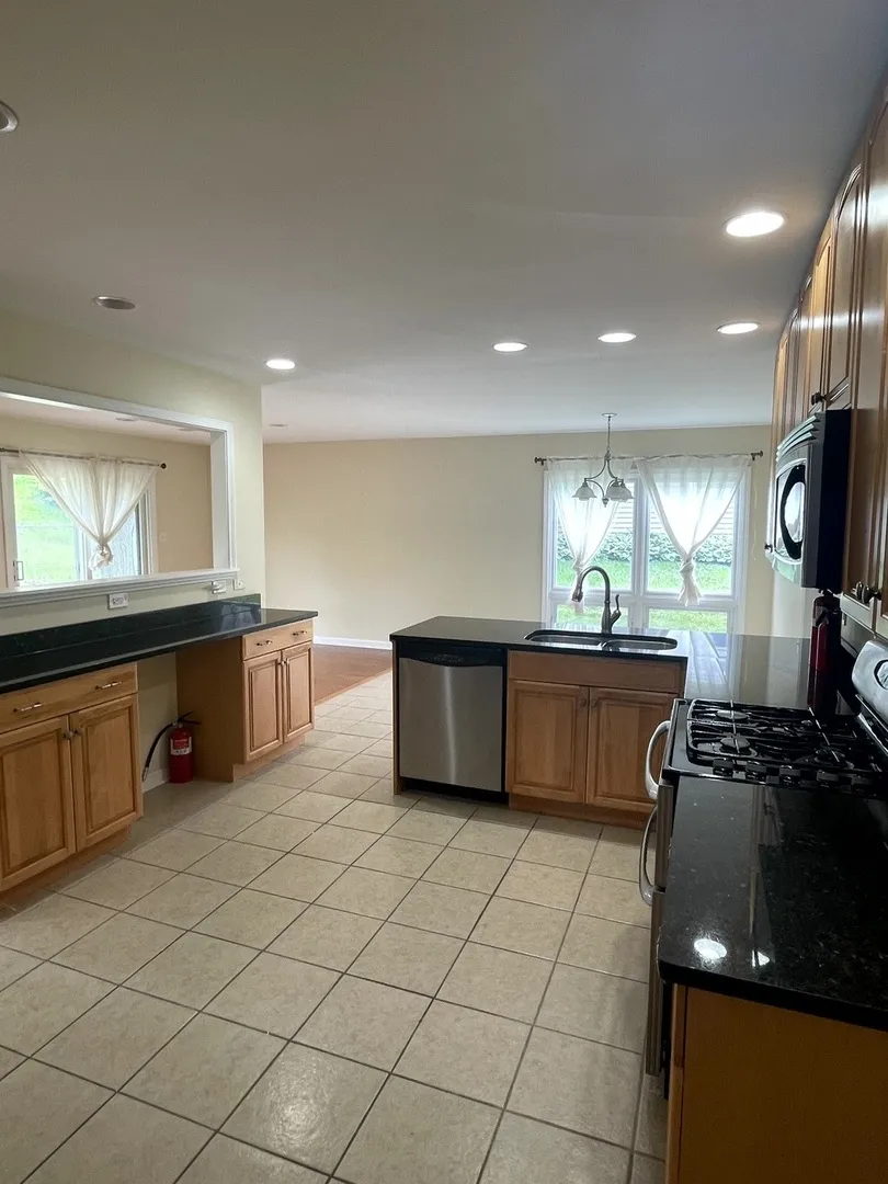 2S525 Lloyd Ave, ,  60148, USA 60148-Lombard-IL