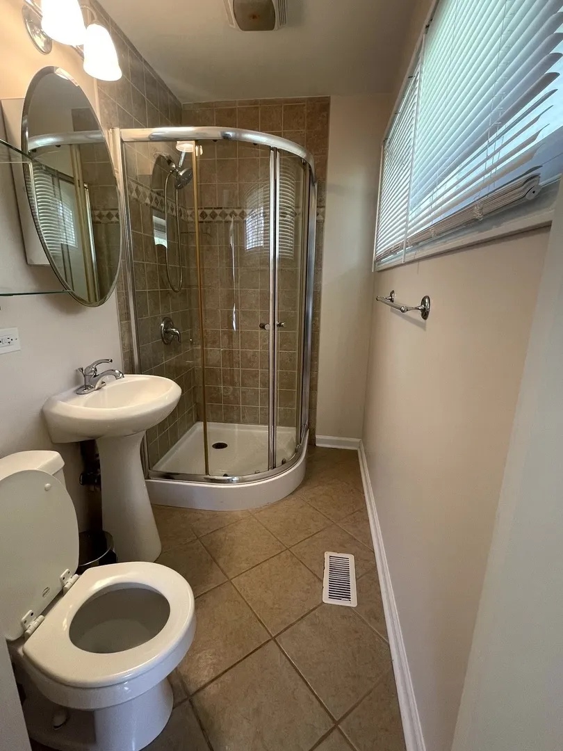2S525 Lloyd Ave, ,  60148, USA 60148-Lombard-IL