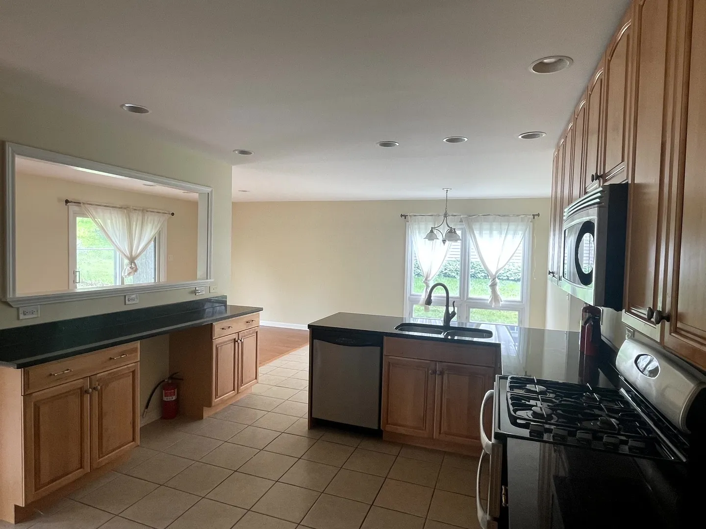2S525 Lloyd Ave, ,  60148, USA 60148-Lombard-IL