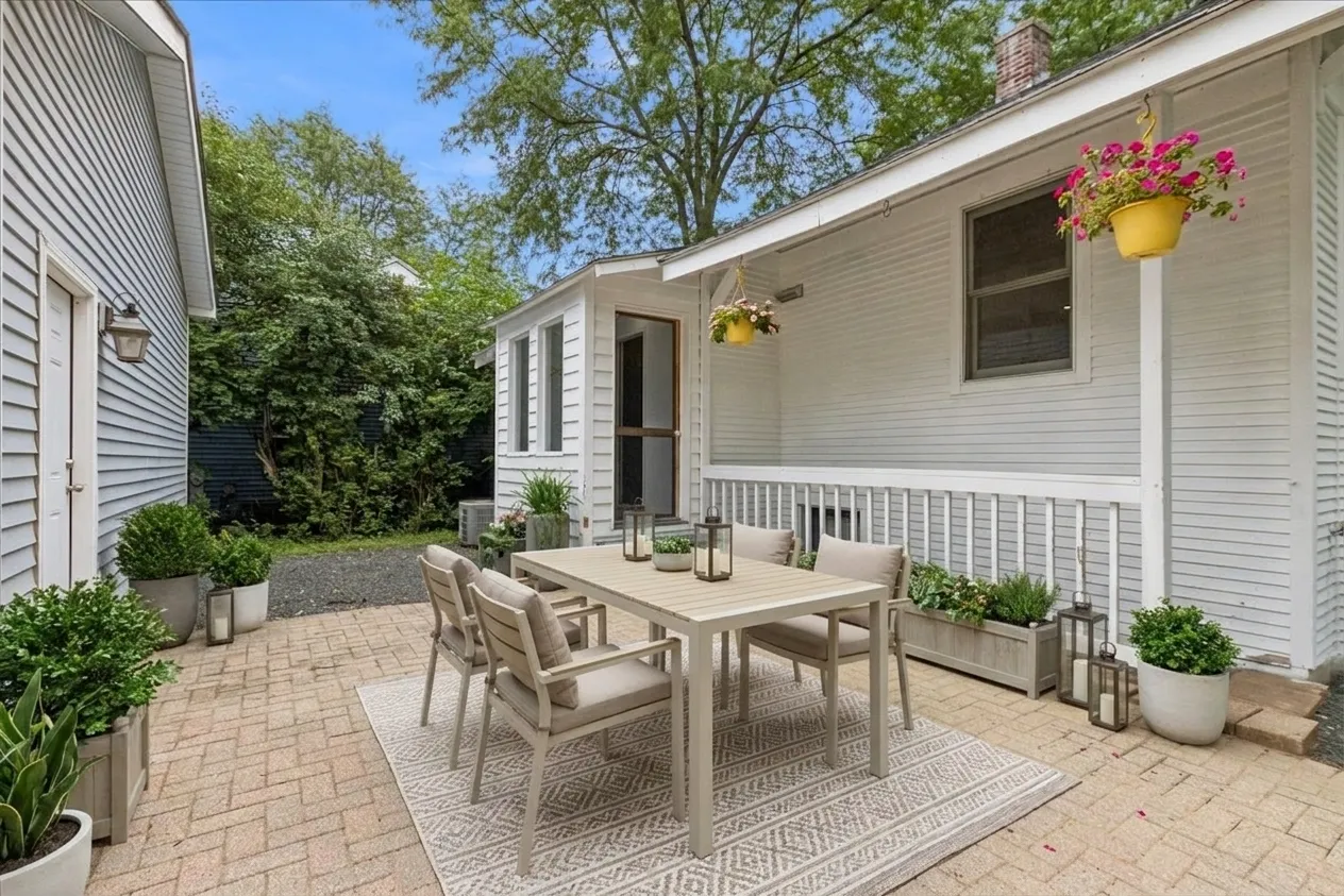 255 N Happ Rd, , 60093, USA 60093-Northfield-IL
