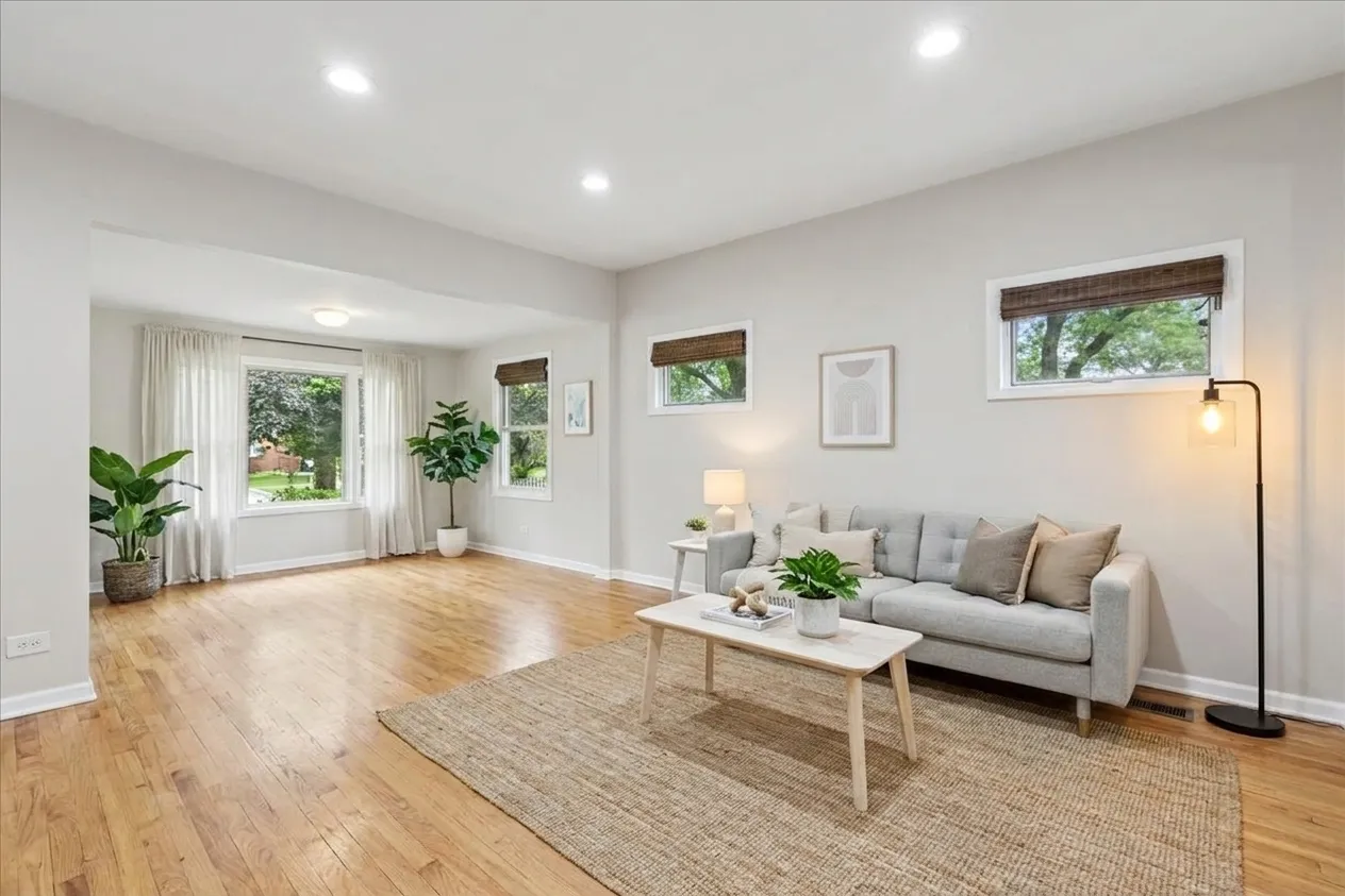 255 N Happ Rd, , 60093, USA 60093-Northfield-IL