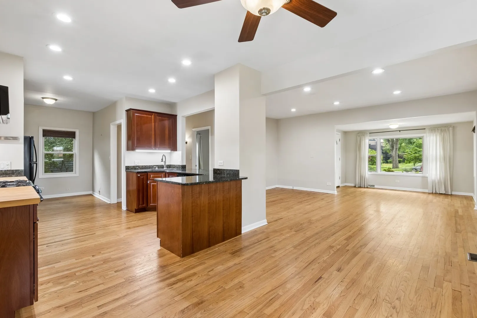 255 N Happ Rd, , 60093, USA 60093-Northfield-IL
