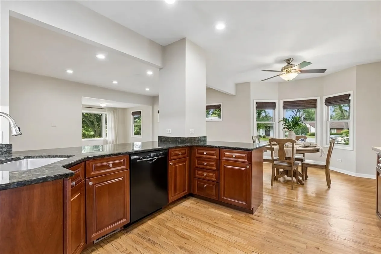 255 N Happ Rd, , 60093, USA 60093-Northfield-IL