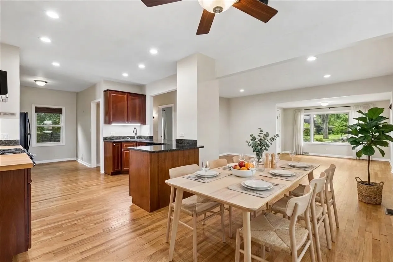 255 N Happ Rd, , 60093, USA 60093-Northfield-IL