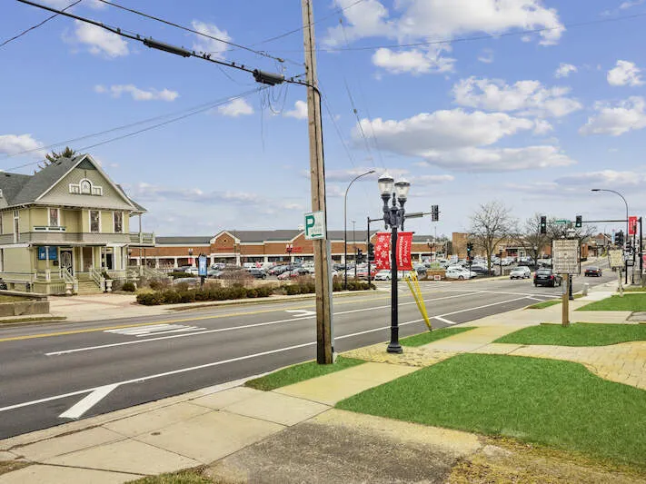 209 W Main St, ,  60010, USA 60010-Barrington-IL