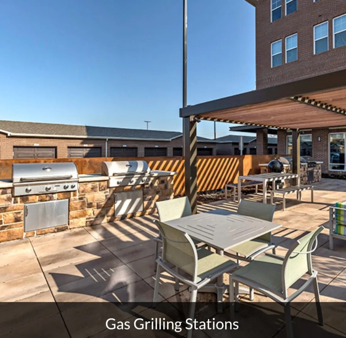 670 E Algonquin Rd, ,  60173, USA 60173-Schaumburg-IL