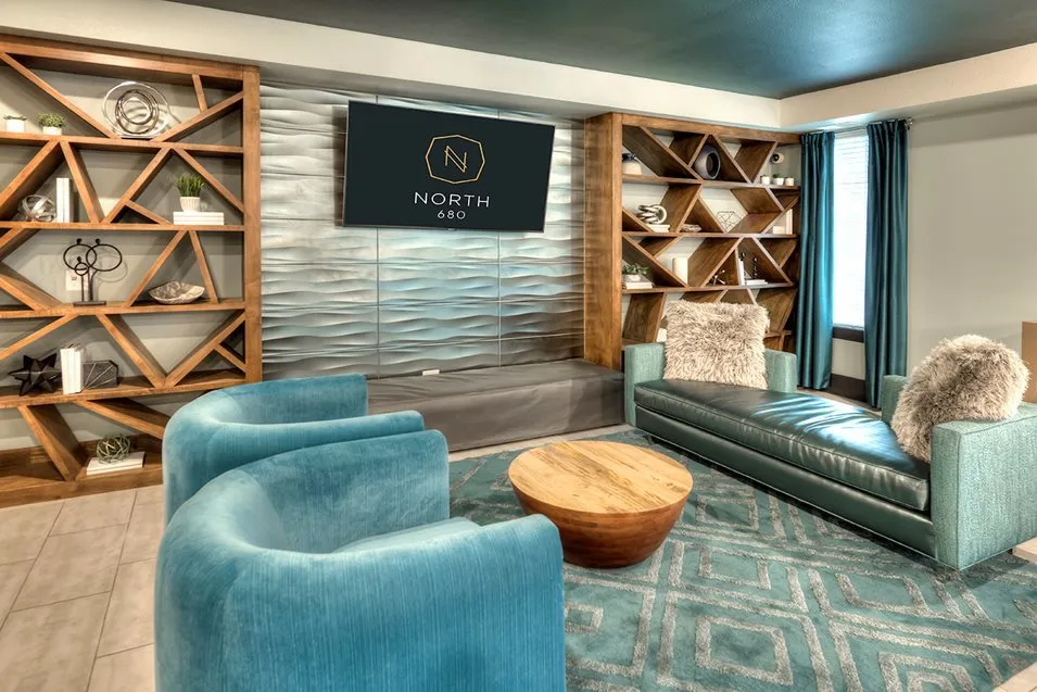 670 E Algonquin Rd, ,  60173, USA 60173-Schaumburg-IL