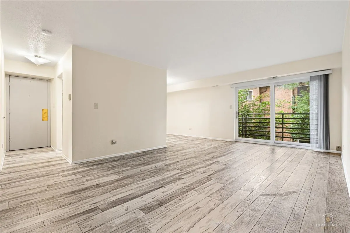 909 Buccaneer Dr, , 60173, USA 60173-Schaumburg-IL