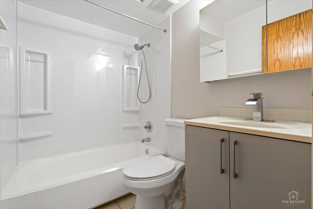 909 Buccaneer Dr, , 60173, USA 60173-Schaumburg-IL