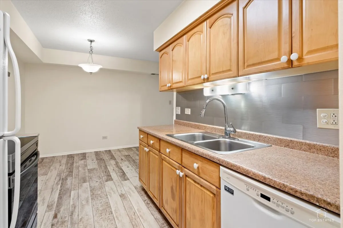909 Buccaneer Dr, , 60173, USA 60173-Schaumburg-IL