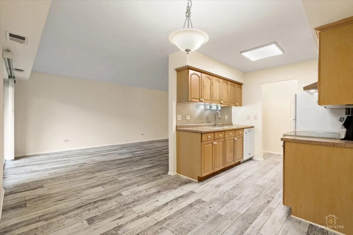 909 Buccaneer Dr, , 60173, USA 60173-Schaumburg-IL