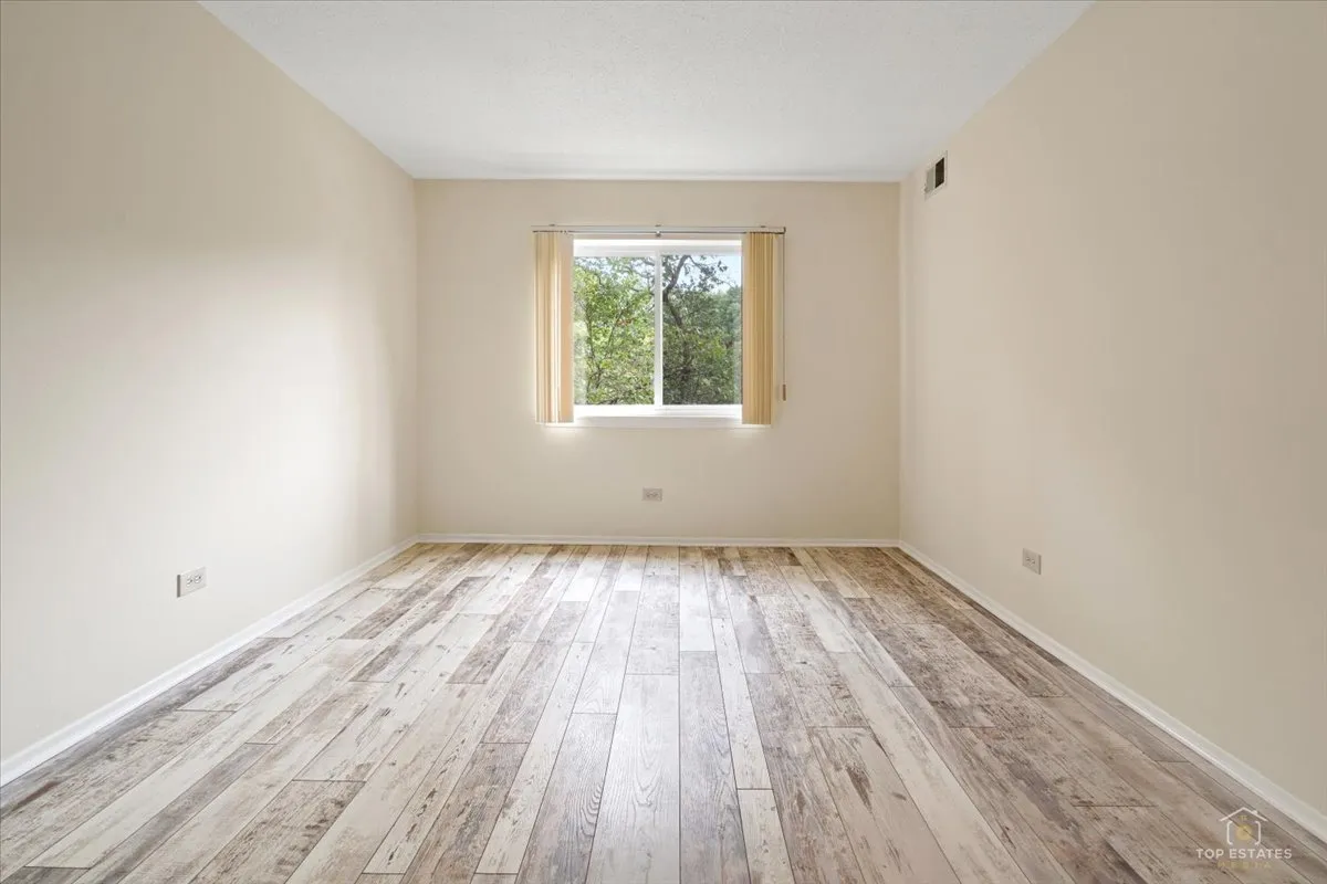 909 Buccaneer Dr, , 60173, USA 60173-Schaumburg-IL