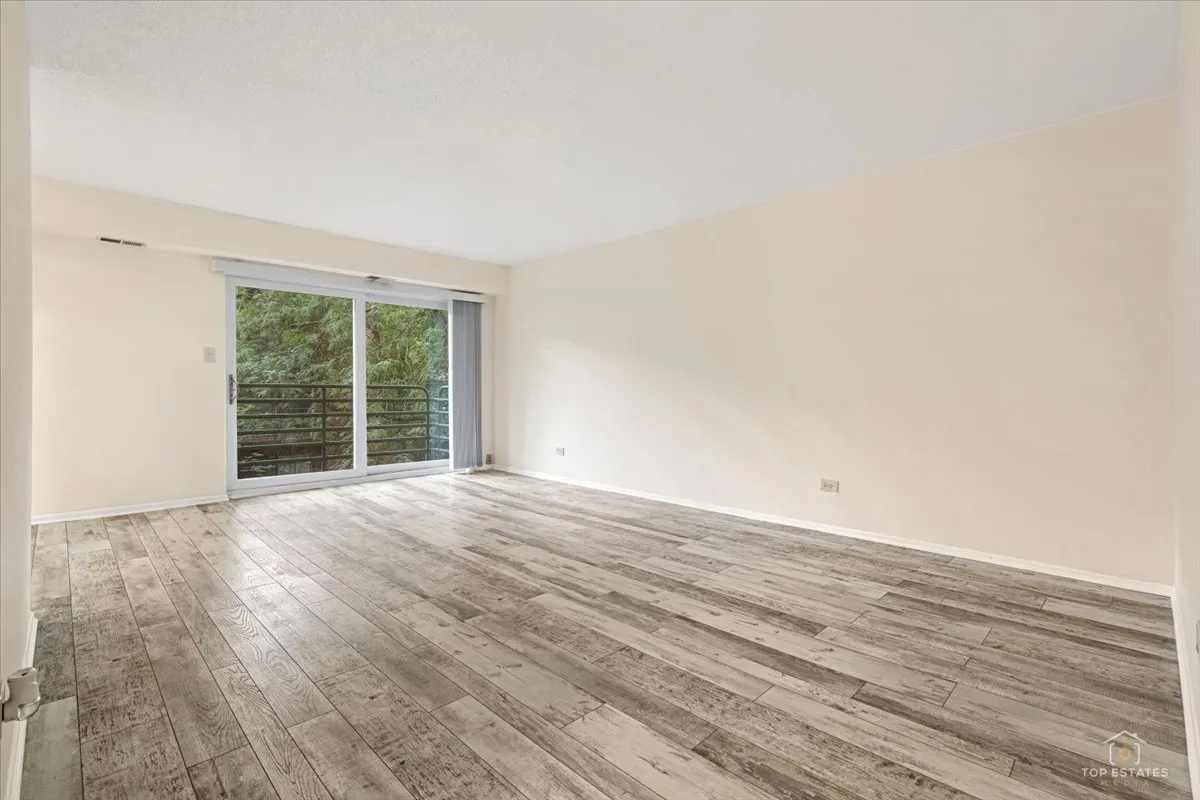 909 Buccaneer Dr, , 60173, USA 60173-Schaumburg-IL