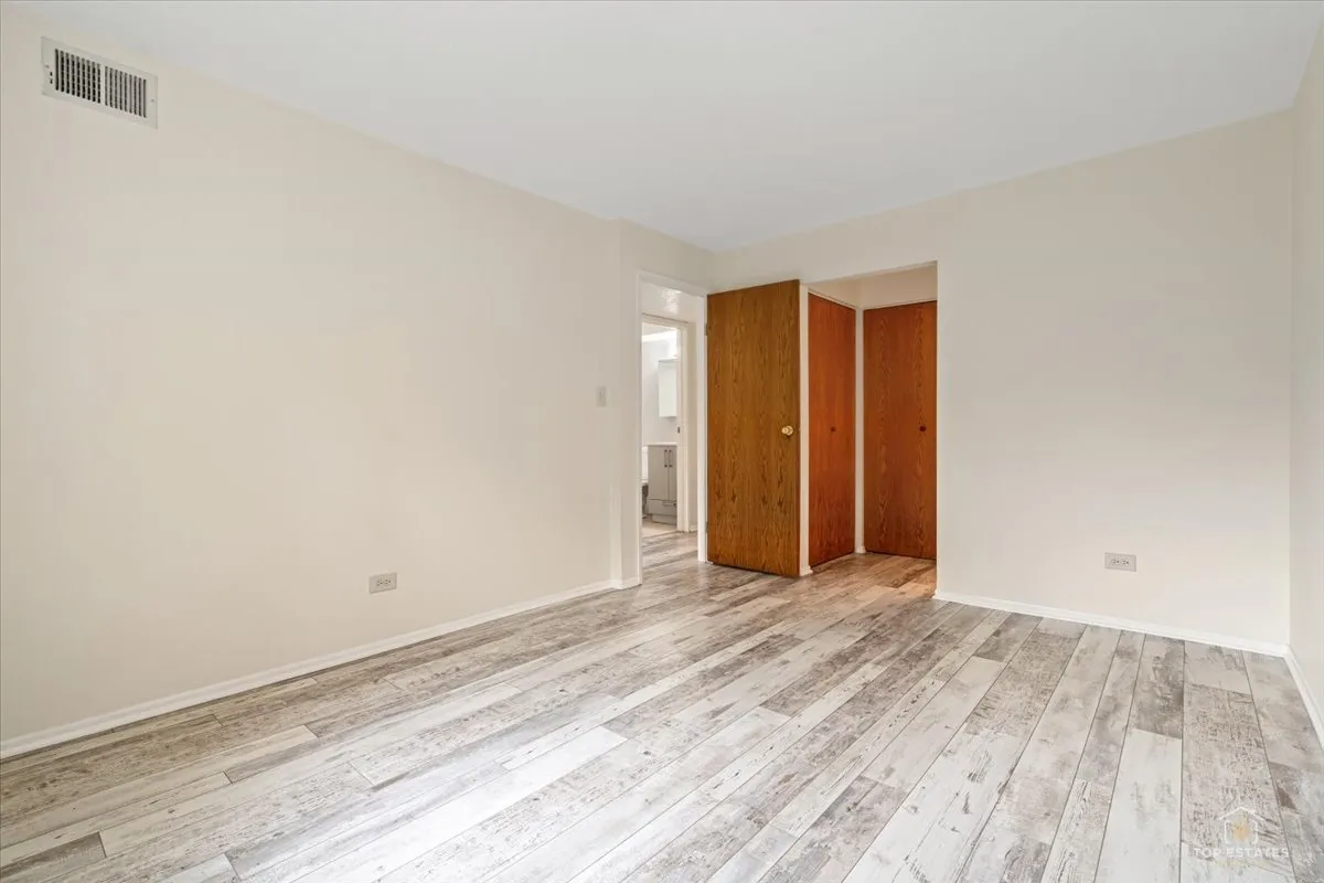 909 Buccaneer Dr, , 60173, USA 60173-Schaumburg-IL