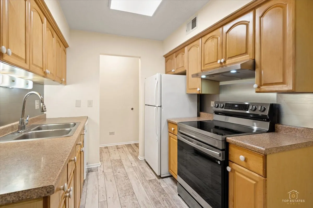 909 Buccaneer Dr, , 60173, USA 60173-Schaumburg-IL