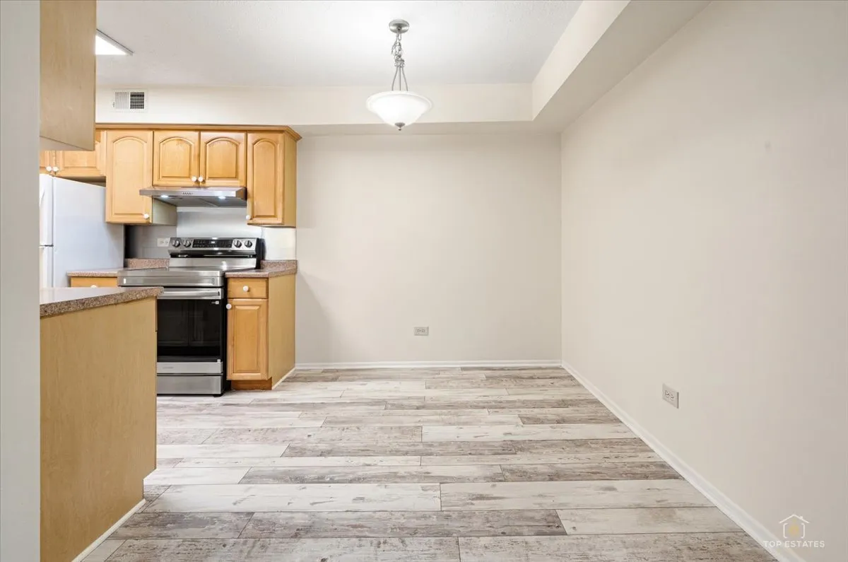 909 Buccaneer Dr, , 60173, USA 60173-Schaumburg-IL