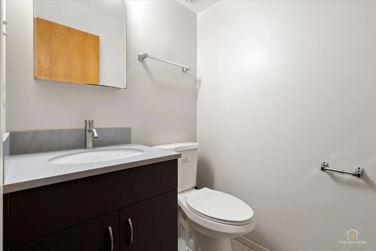 909 Buccaneer Dr, , 60173, USA 60173-Schaumburg-IL