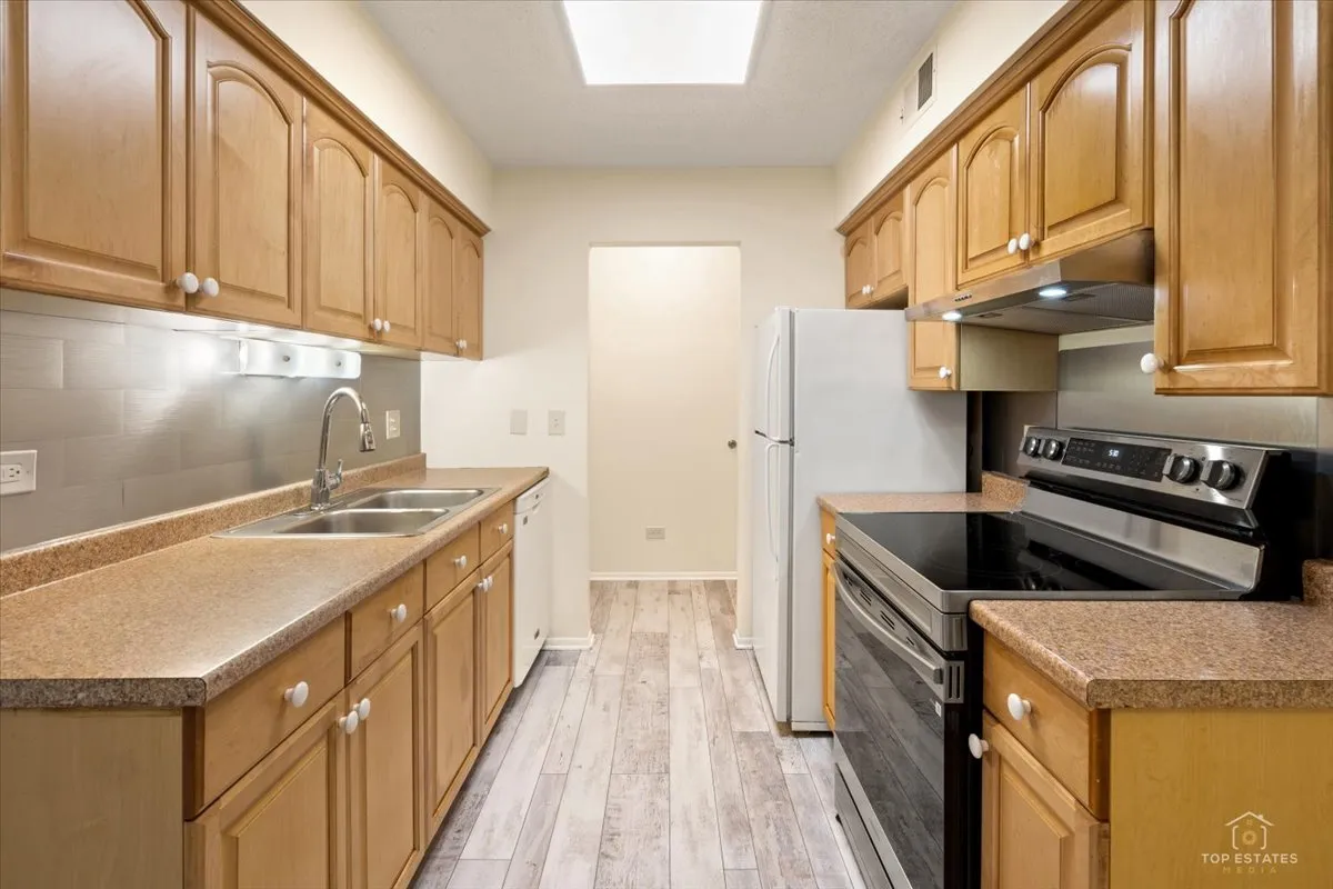 909 Buccaneer Dr, , 60173, USA 60173-Schaumburg-IL