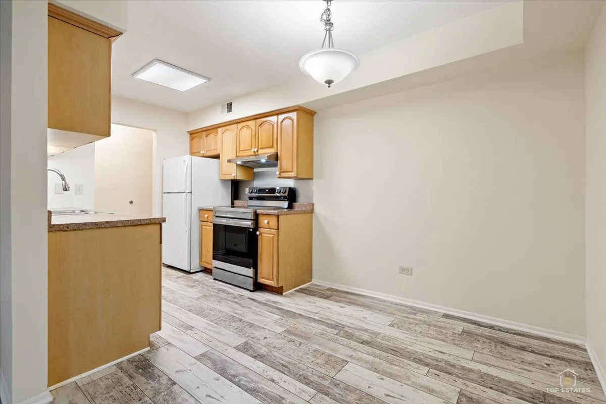 909 Buccaneer Dr, , 60173, USA 60173-Schaumburg-IL