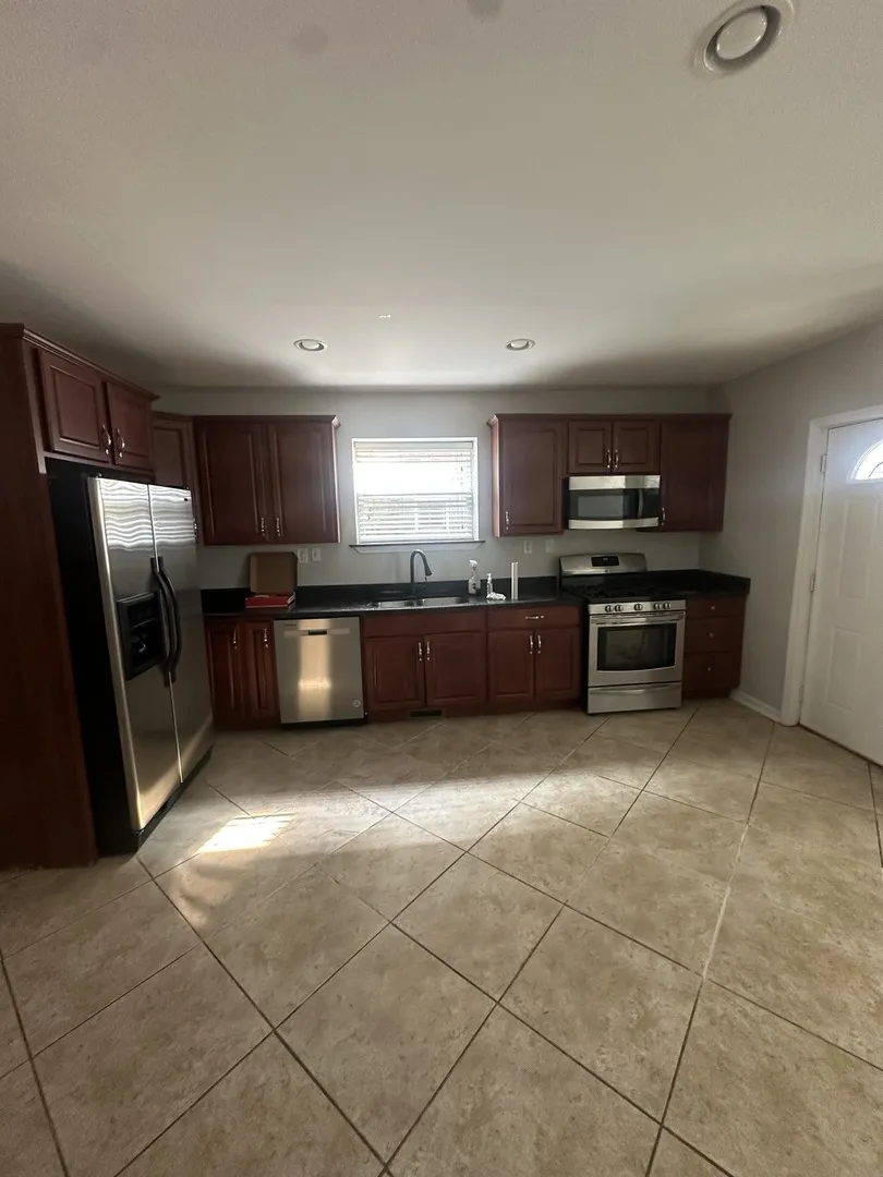 2449 W Taylor St, , 60612, USA 60612-Chicago-IL