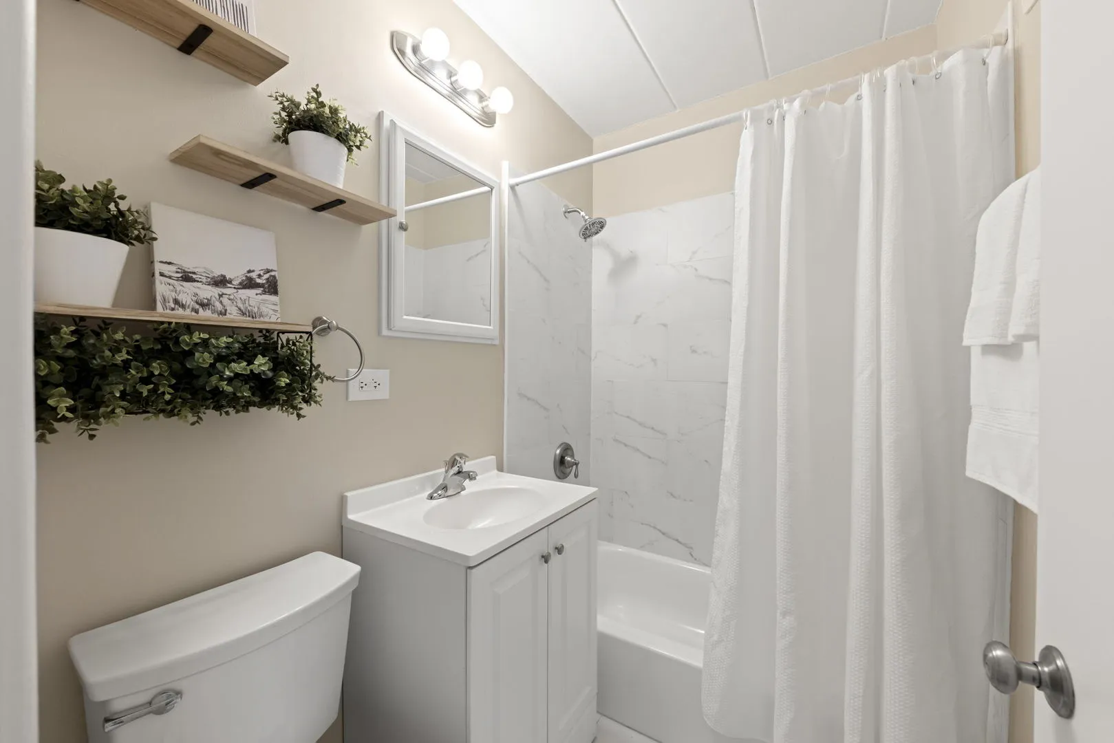 1307 College Ave, , 60187, USA 60187-Wheaton-IL