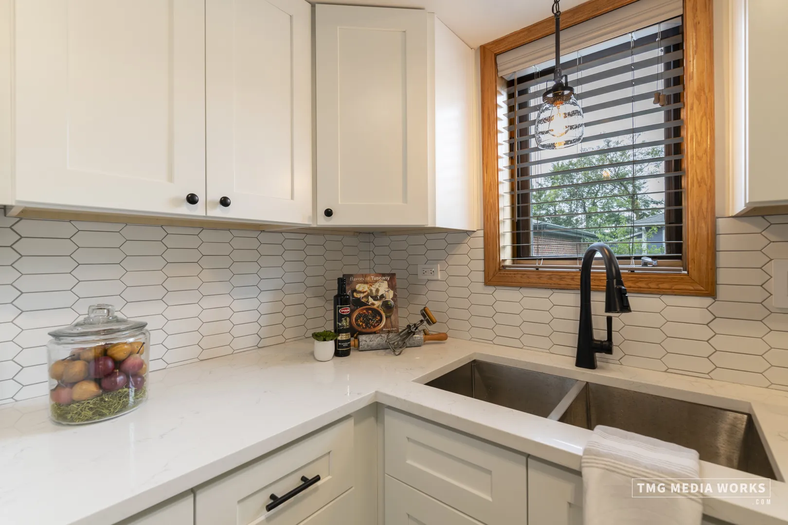 616 E 5th Ave, ,  60563, USA 60563-Naperville-IL