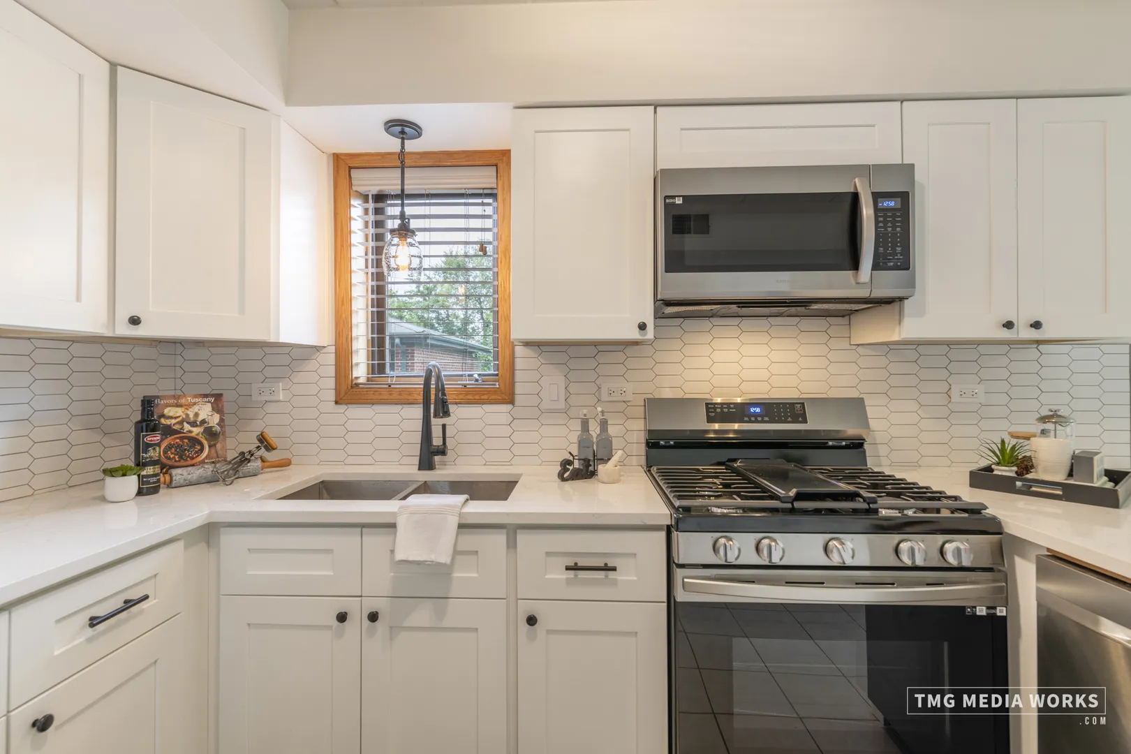 616 E 5th Ave, ,  60563, USA 60563-Naperville-IL