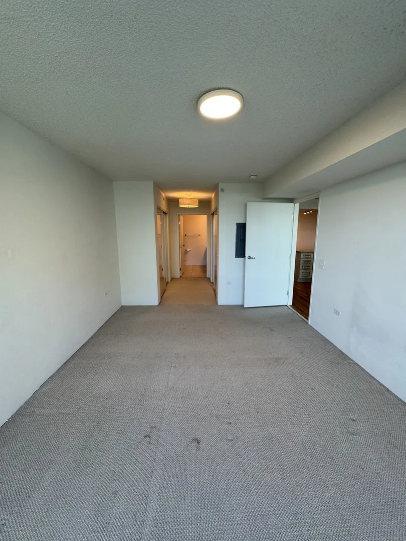 9725 Woods Dr, ,  60077, USA 60077-Skokie-IL