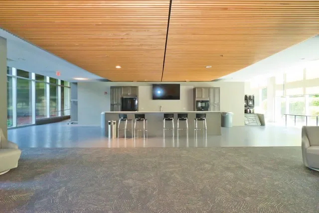 9725 Woods Dr, ,  60077, USA 60077-Skokie-IL