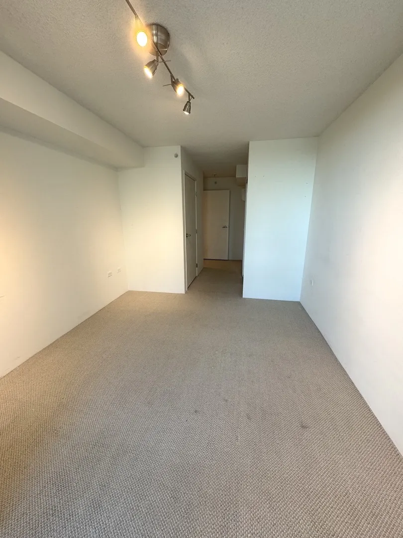 9725 Woods Dr, ,  60077, USA 60077-Skokie-IL